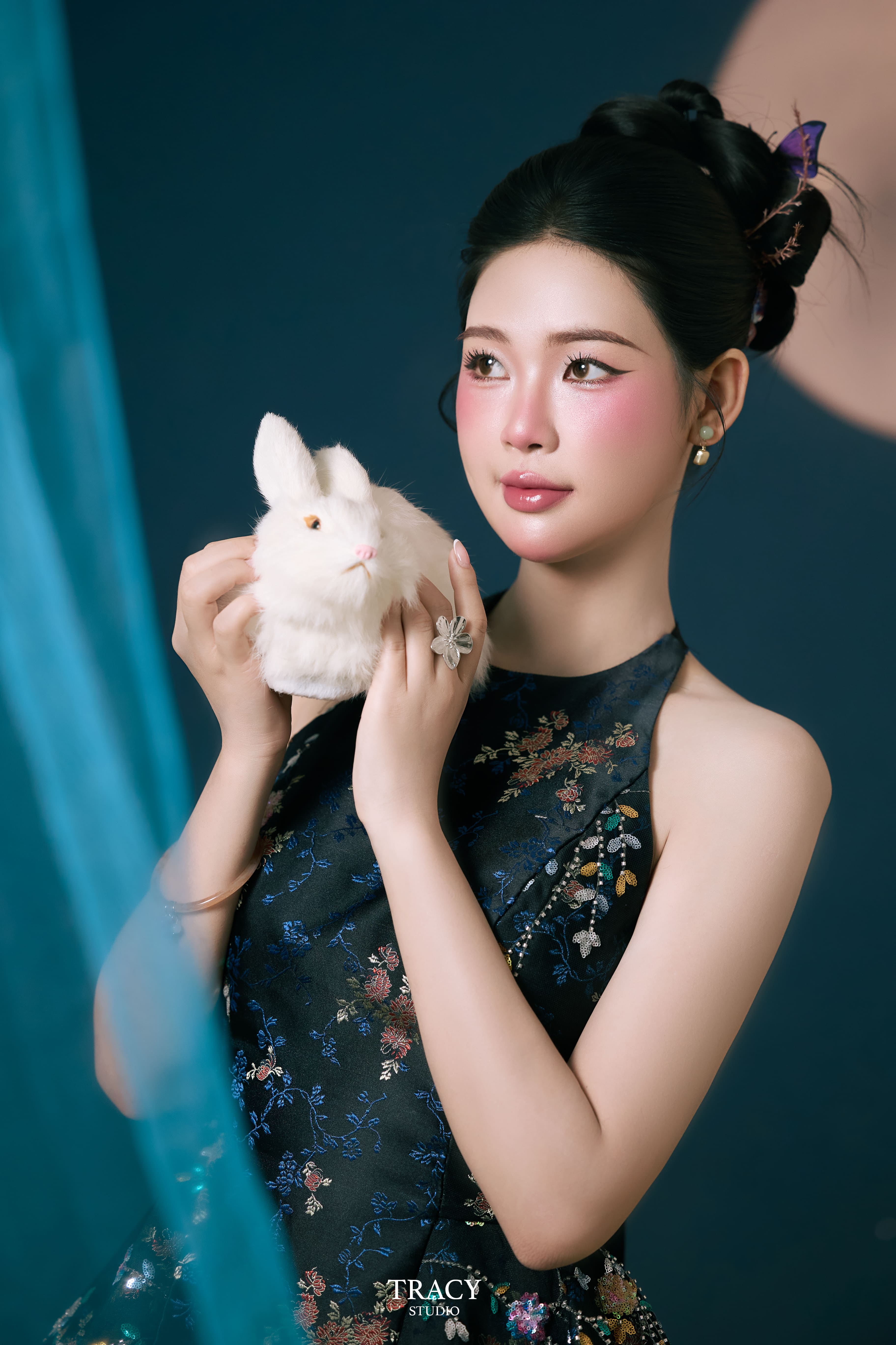 frontend/img/gallery/anh-tet-yem-ao-dai/tracy-studio-chup-yem-tho.jpg